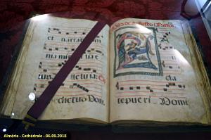 28 LA CATHEDRALE ET LE FORTERESSE DE L INCARNATION (121)